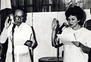 1985 AY oath-taking as Amb to China - cropped