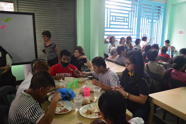 A Sun Life Grepa volunteer interacts