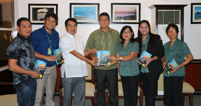 Malayan Insurance donates Noli Me Tangere books to Alaminos Public Library